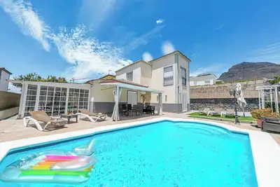 Image de Villa confortable à Madroñal de Fañabe avec piscine