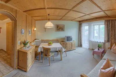 Image de Ferienwohnung RosenblĂĽte 1. Etage, 55 qm, 1 Sep. Schlafzimmer, Balkon