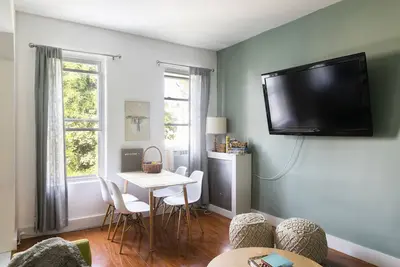 Gorgeous 4 Br apt w. King bed 30 min to Manhattan