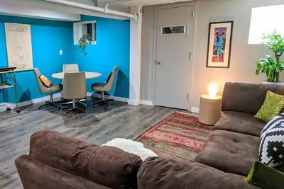 Image de Charming spacious garden level apt
