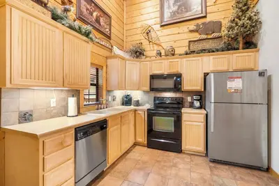 2br+Loft Cedar Cabin in Branson Theatre District - Minutes from Shows!