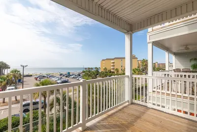 Image de Sea Watch @ Pavilion Watch - Ocean Views ~ Close to Town!