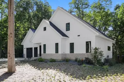 Image de High-End Modern Farmhouse Relaxation in Saugatuck - Close to Downtown