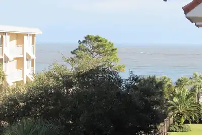 Image de Top Floor, Partial Oceanview, Peaceful Condo