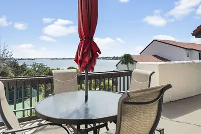 Image de 4th floor condominium, Pool, and short walk to Siesta Key with America's #1 Beach
