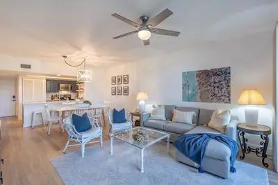 Image de Bonita Bay Luxury retreat. Completely renovated only 2 miles from the beach.