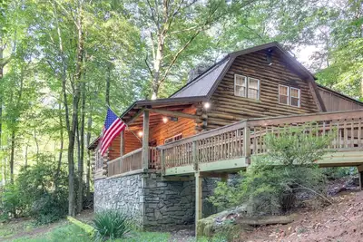 Image de Renovated Log Cabin, Ev charger/Near Hikes/ Brp/waterfalls- FirePit/Game Room.
