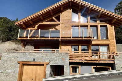 Image de Chalet NAÏGA, neuf, design, vue panoramique et Spa, 15p, village.