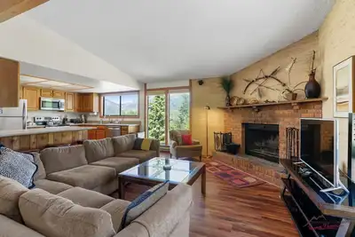Image de Sleeps 8, Great Back Deck, Summer Activities!