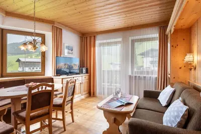 Image de App. 2 \"Kaiserblick\", 2 bedrooms \/ 1 living room \/ bedroom - Landhaus Horngacher