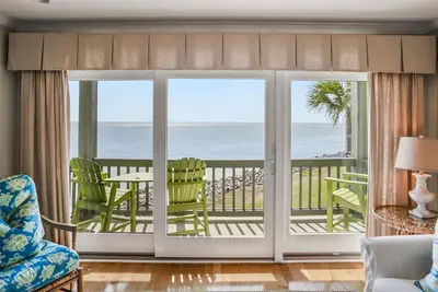 Image de Luxurious Ocean front, 3 bedroom, elevator, private pool, amenity cards avail.