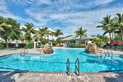 Image de Lely Resort Golf Views - Updated 3-Bedroom 2-Bath Quiet 2nd Floor End Unit