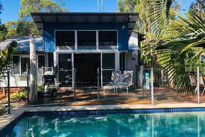 Image de Popular holiday home with a pool and minutes to the beach.