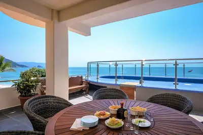 Image de Luxurious Beachfront Villa on the safest swimming beach in Pv