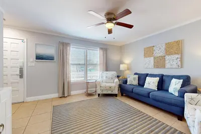 Image de Waterfront retreat w/bay views & steps away from Destin Harbor & downtown Destin