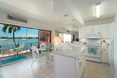 Image de Camp Mango | 2 bed/2 bath condo w/dockage, pool