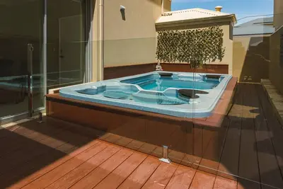 Image de Stunning 2 storey property meters to Mindarie Marina