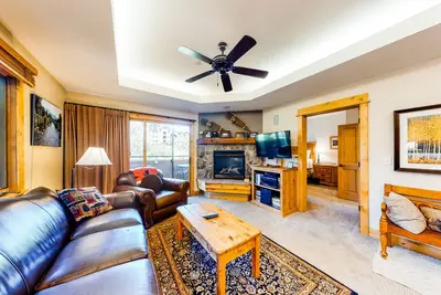 Image de Family-friendly condo w/mountain views, balcony, shared hot tub & outdoor pool