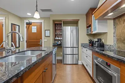 Image de Sophisticated Mountain Condo – Pool & Hot Tub