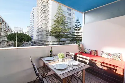Image de Appartement moderne au bord de la mer avec vue sur la mer, Wi-Fi et balcon.