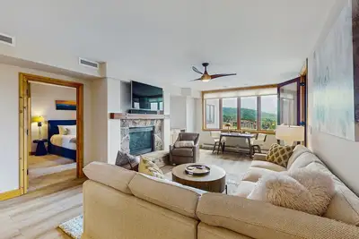 Image de Ski-in/ski-out condo with mtn. & city views, central Ac, & shared hot tub