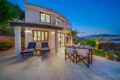 Image de Luxury Sea Front Villa with Sea Views and Private Heated Pool