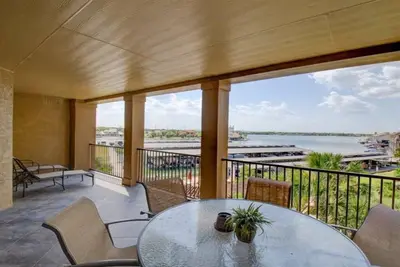 Image de Spacious Waters Resort 3/2 Condo with Views of Lake Lbj\n