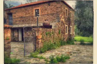 Image de casa-ahs. pt Restored schist house on the river beach of Mega Fundeira.