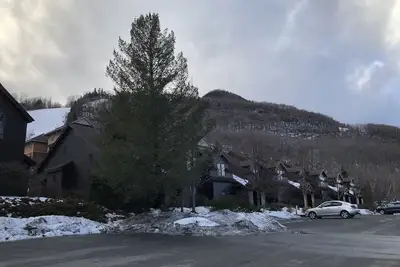 Image de Ski in Ski out trailside lockout