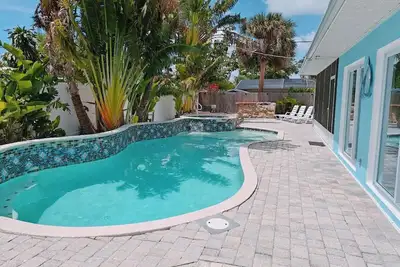 Image de Tropical paradise! Spa, heated pool, 2 miles from Siesta Key beach, very private