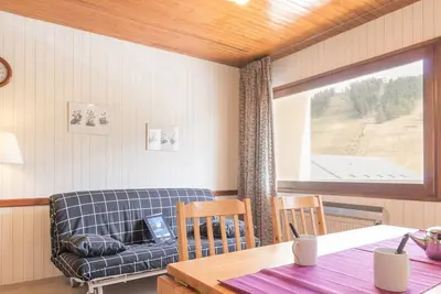 Image de Studio confortable pour 4 à Montgenèvre avec casier à skis, proche commodités.