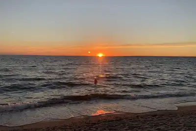 Image de 8 minute walk to Silver Beach