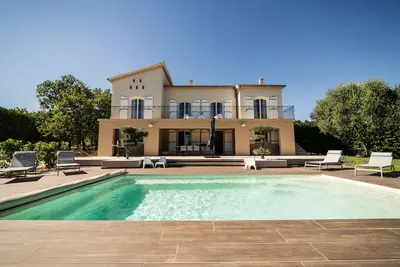 Image de Batisse Provencale De 210m²\nBâtisse Classée *** en 2024