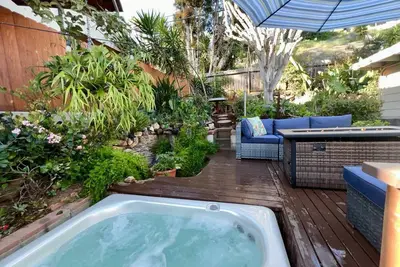 Image de Peaceful fami fave home w/ hot tub, Ac, near beach!