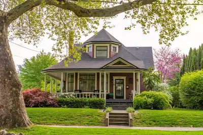 Image de Cozy private apartment in a historic Victorian house close to downtown