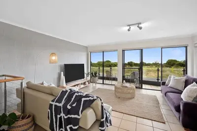 Image de On The Esplanade - Oceanfront Apartment