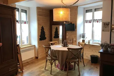 Image de Appartement rez-de-jardin Maison Perce Neige, Wifi, Tarif Cure.