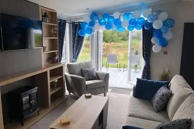 Image de Brand-new Luxury Lodge with Hot Tub (no pets) - 3 bedrooms - 2 bathrooms