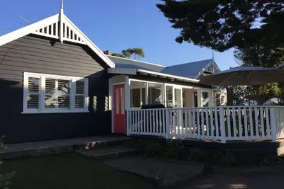 Image de Location & Luxe in 'Barwon Heads Central' - Beach, Pub & Cafes at the door. . .