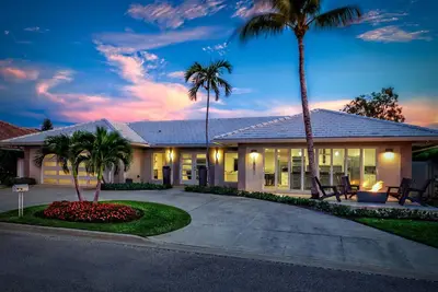 Image de Upscale & Tranquil Intercostal Oasis: Swimming Pool ~ Luxe Hot Tub ~ Fire Pit!