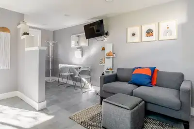 Image de Modern cottage with full kitchen & private patio. Close to great hiking trails!