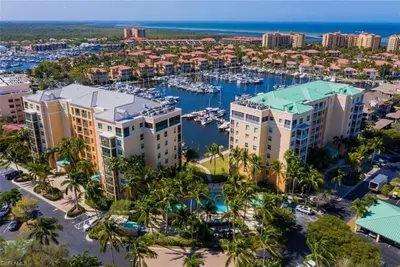 Image de Wine Down Condo at Burnt Store Marina in Punta Gorda, Florida.