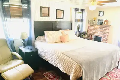 Image de Springs Cottage 3/1 sleeps 8, near Ginnie, Fanning Springs, Manatee and blue