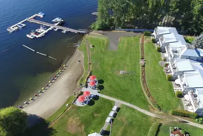 Image de Shawnigan Lake - Beach Front Oasis