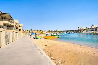 Image de Balcony & Grill: Beachfront Lake Havasu City Condo