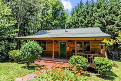 Image de Creek-side cottage in secluded mountain setting, centrally located, easy access.