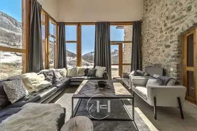 Image de chalet à la montagne -S erre Chevalier Parc des écrins ski vtt randonnées