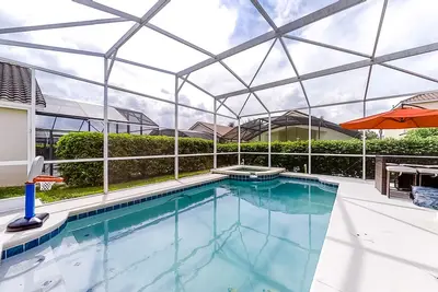 Image de Marvelous & spacious family-friendly home w/private outdoor pool & pool table