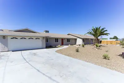 Image de This Home Sleeps 20-26 People Comfortably with Pool and Lots of Extra Amenities
