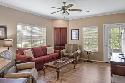 Image de Walk-in Golf Condo - Sunroom with Course View & Indoor Pool Access